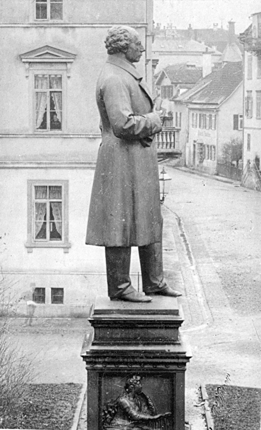 Sinner-Tübingen-Uhlanddenkmal - long