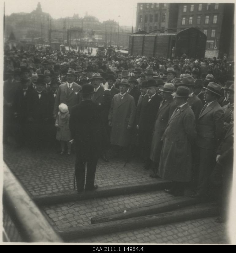 The male choir singing at the reception of Estonian guests at the port of Stockholm