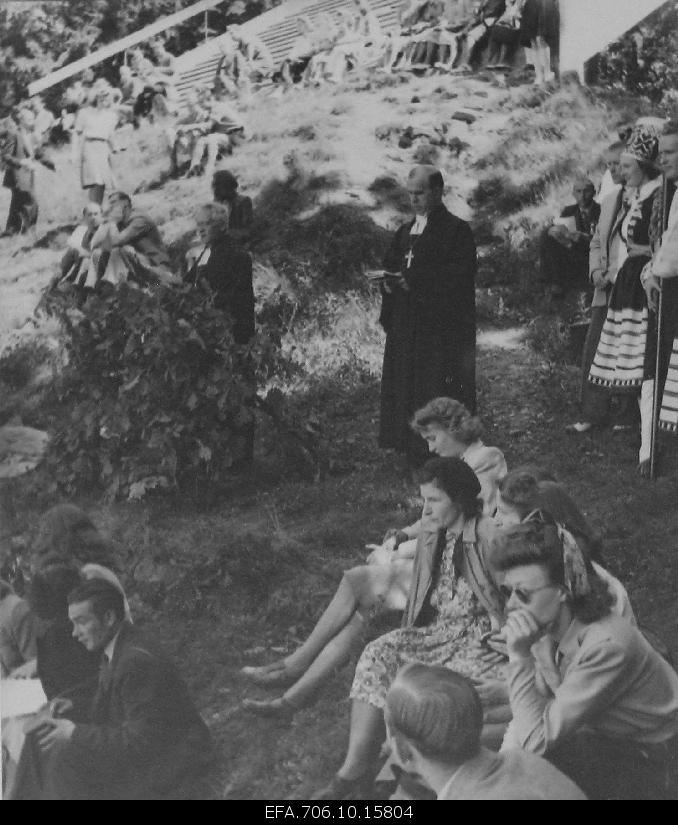 Life in Refuge.Western Sweden Estonian summer days in Evaluation.Defense Service.