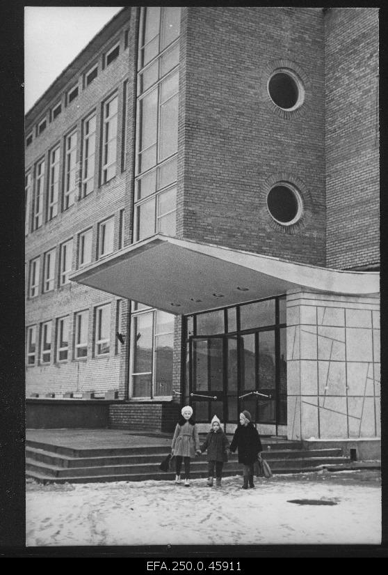 New school building of Tartu V Secondary School.