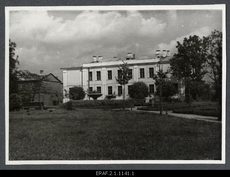 School house Võrus Komsomoli tn 1, where German occupants held a court hearing on the revolutionary characters of Võru in 1918.