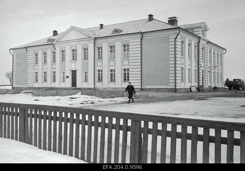 New school building in Orissaare.