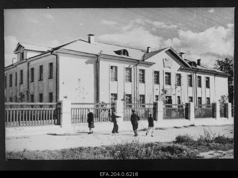 New secondary school building in Narva.