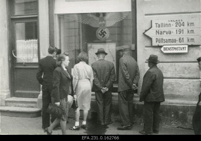 German occupation in Estonia. Rindeade vitriin on Rüütli Street.