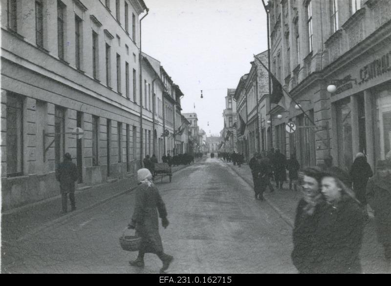 German occupation in Estonia. On the 25th anniversary of the Republic of Estonia, Rüütli Street in the flagships.