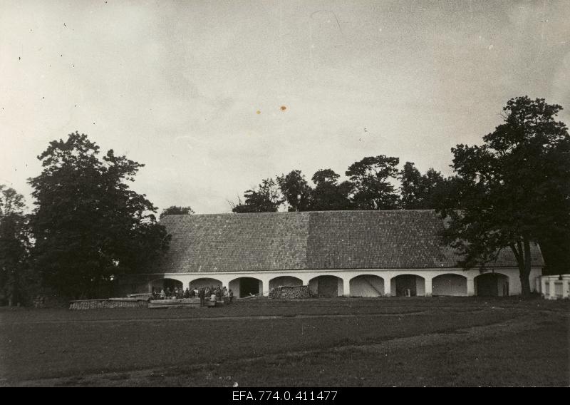 Sagadi Manor's height-round.