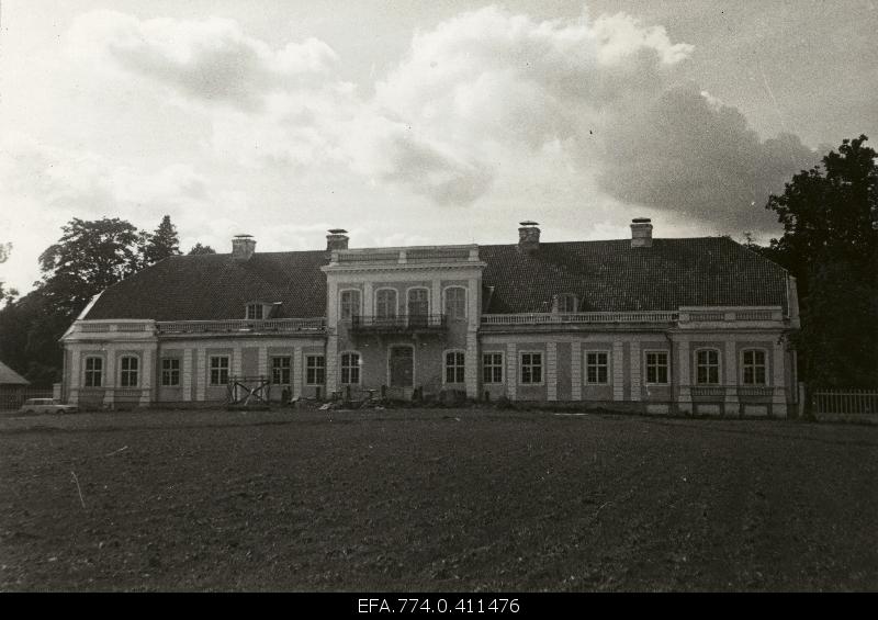 View of the main building of Sagad Manor.