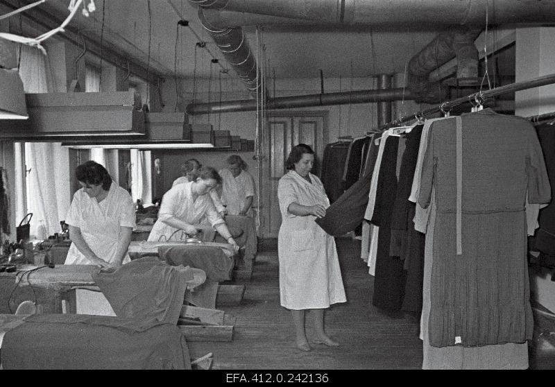 Chemical cleaning of Maakri Street (photos for TV shows "Actual Camera").