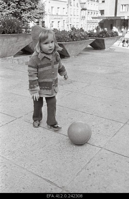 A little girl with a ball on Harju Street.