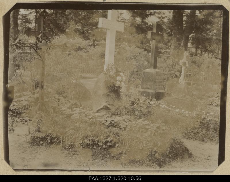 Tomb in Viru-Nigula churchyard