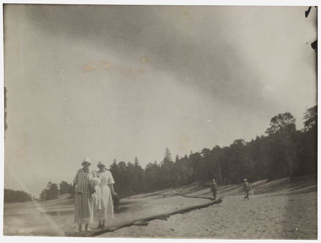 Two women on the sandy beach of Suursaari - capable, black and white, photo area 8 x 11 cm
