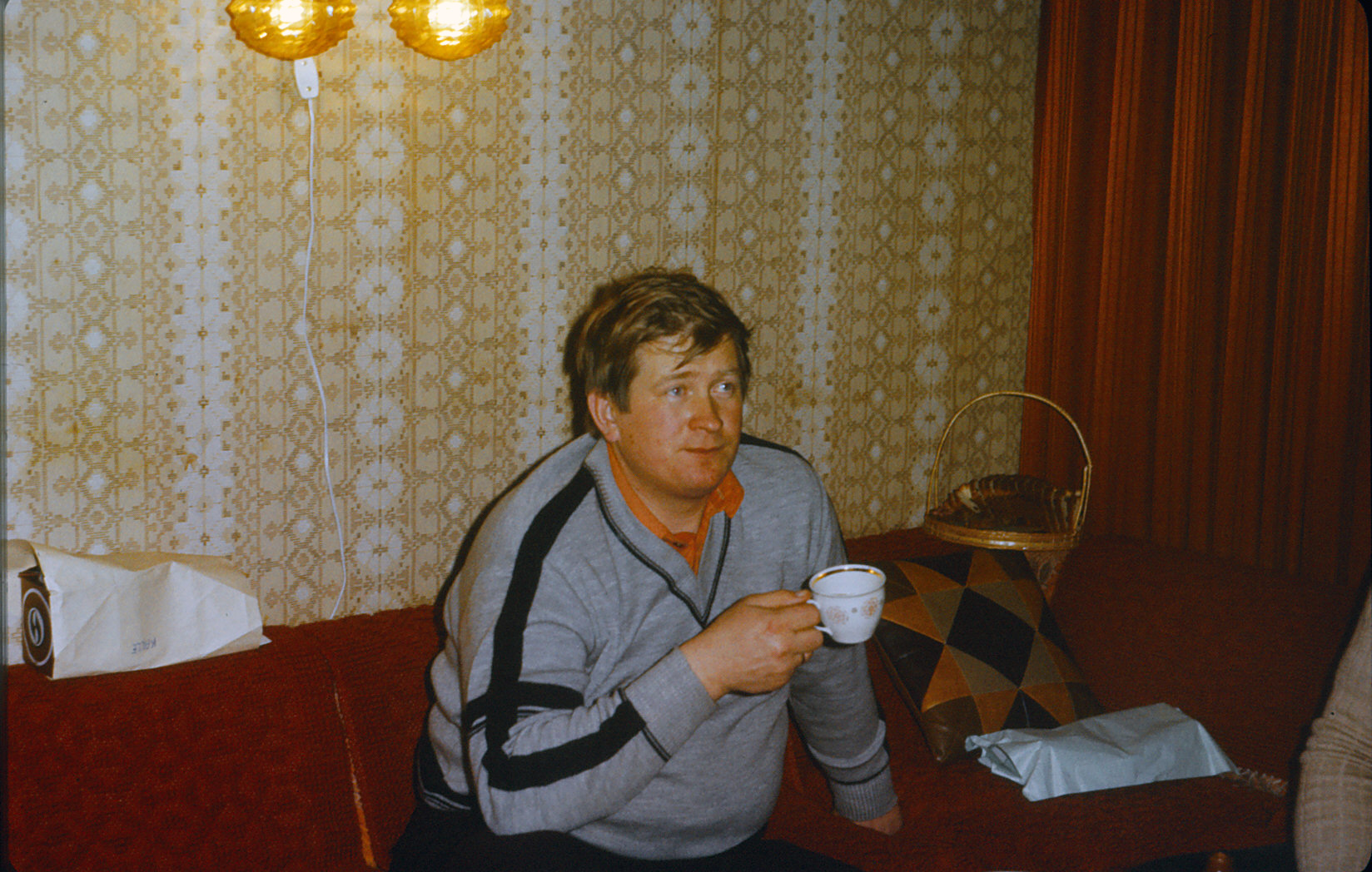 [Taebla slides: party]