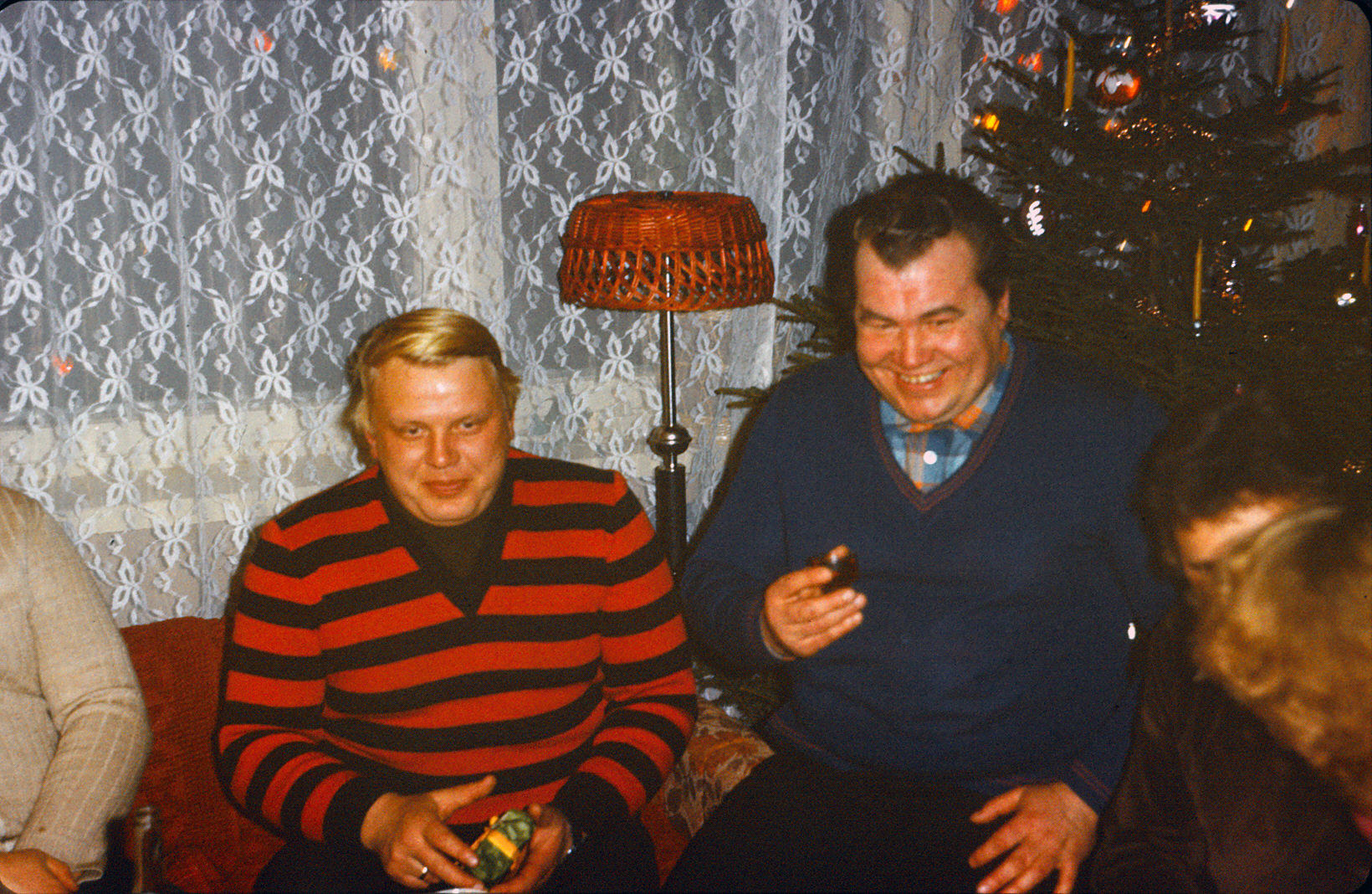 [Taebla slides: party]