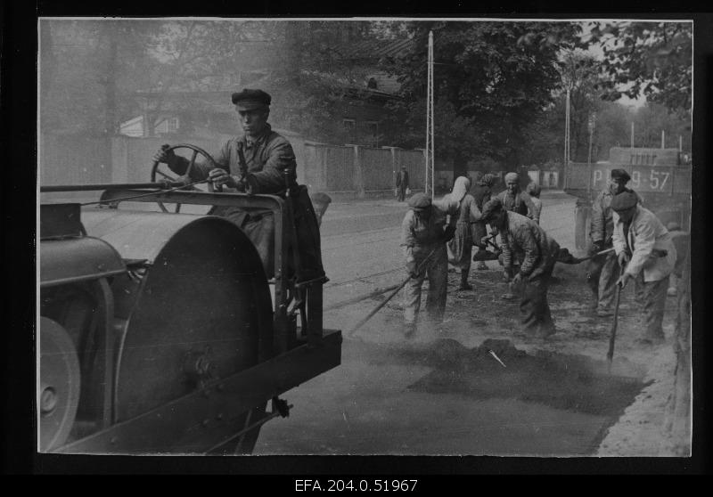 Reconstruction work in Tallinn. Asphalting the walkway.