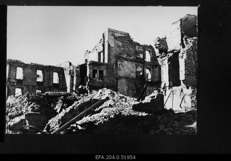Cracks in Harju Street area in Tallinn.