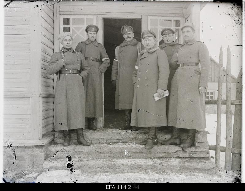 War of Liberty. 1. Colonel Otto Heinze, Chief of the Armed Forces (Left 3.) And the path adjutant subLeutnant Hans Tuksam (Tuuksam) (from left 4.) On the staircase of the station building [Jõhvis? ].