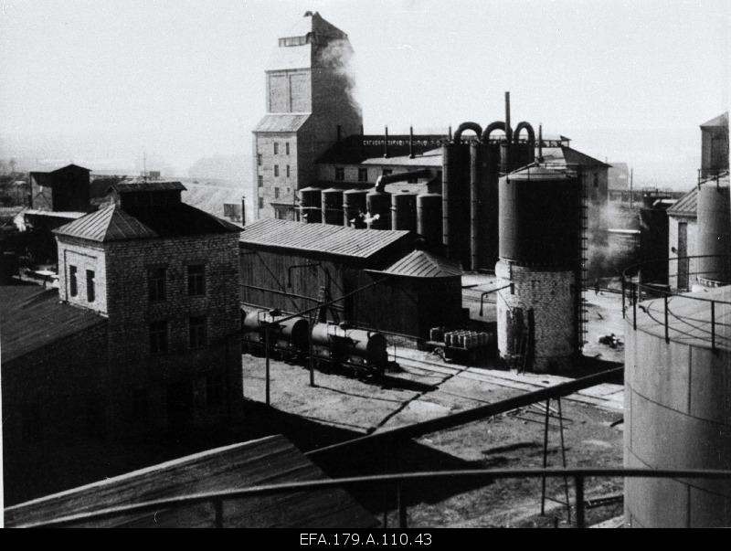 External view of the oil factory in Kohtla-Järve of the state Põllustone industry.