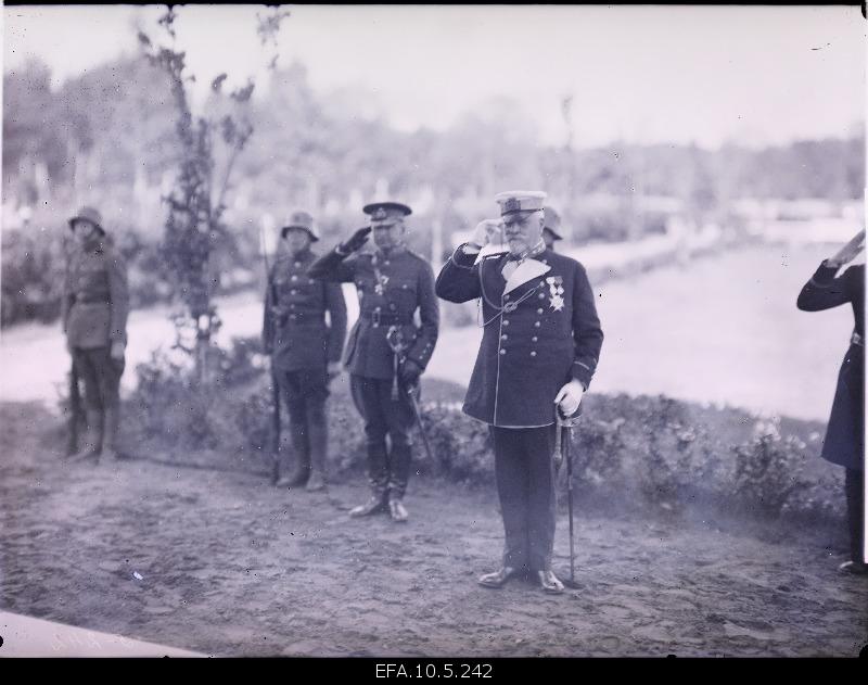 Estonian soldiers welcomed King of Sweden Gustav V.