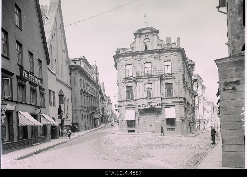 The corner of the long and Holy Spirit street.