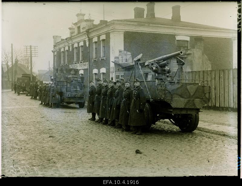 Cars and crews on Juhkentali Street.