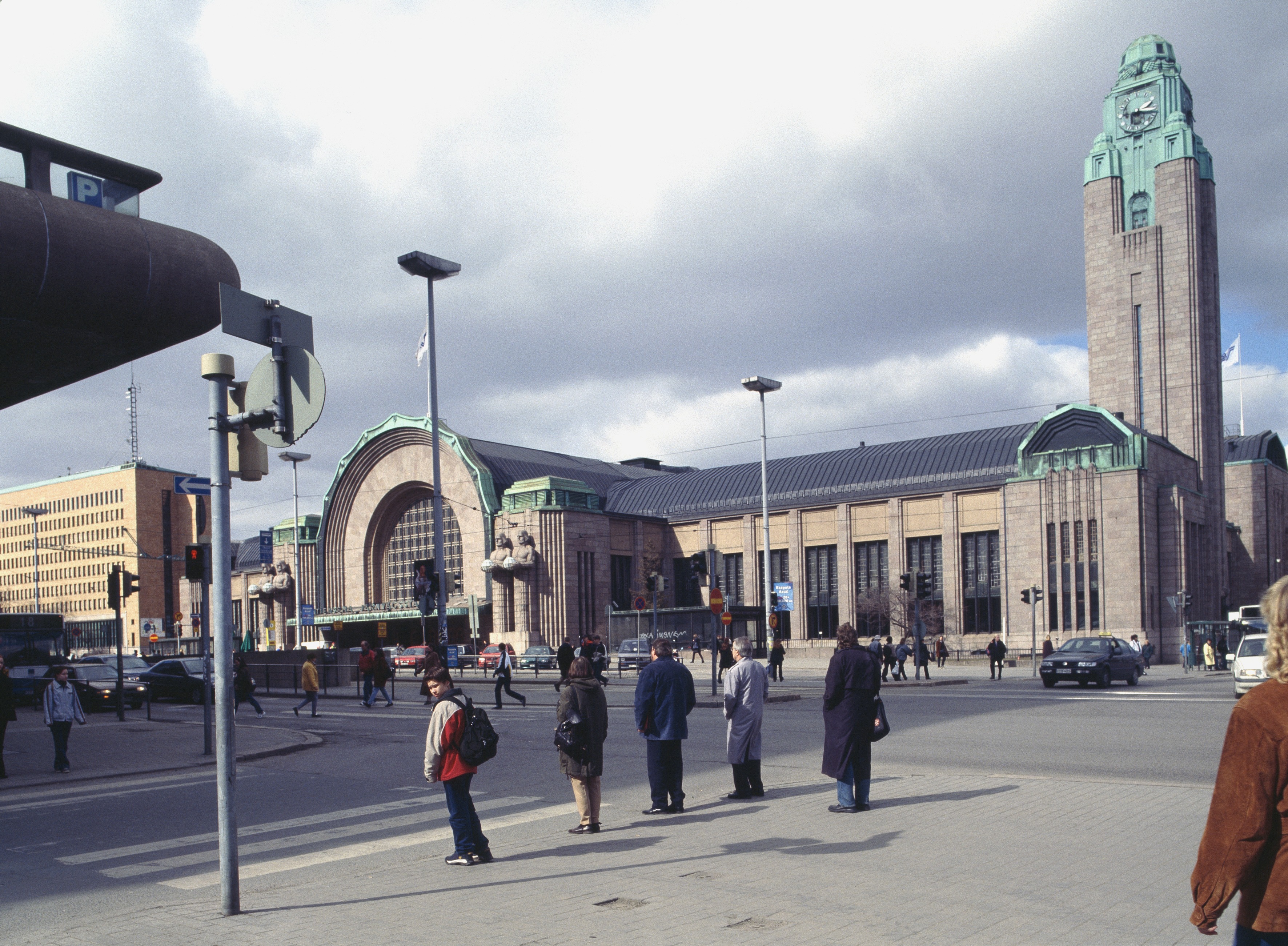 Helsingin rautatieasema Kaivokadun puolelta nähtynä.