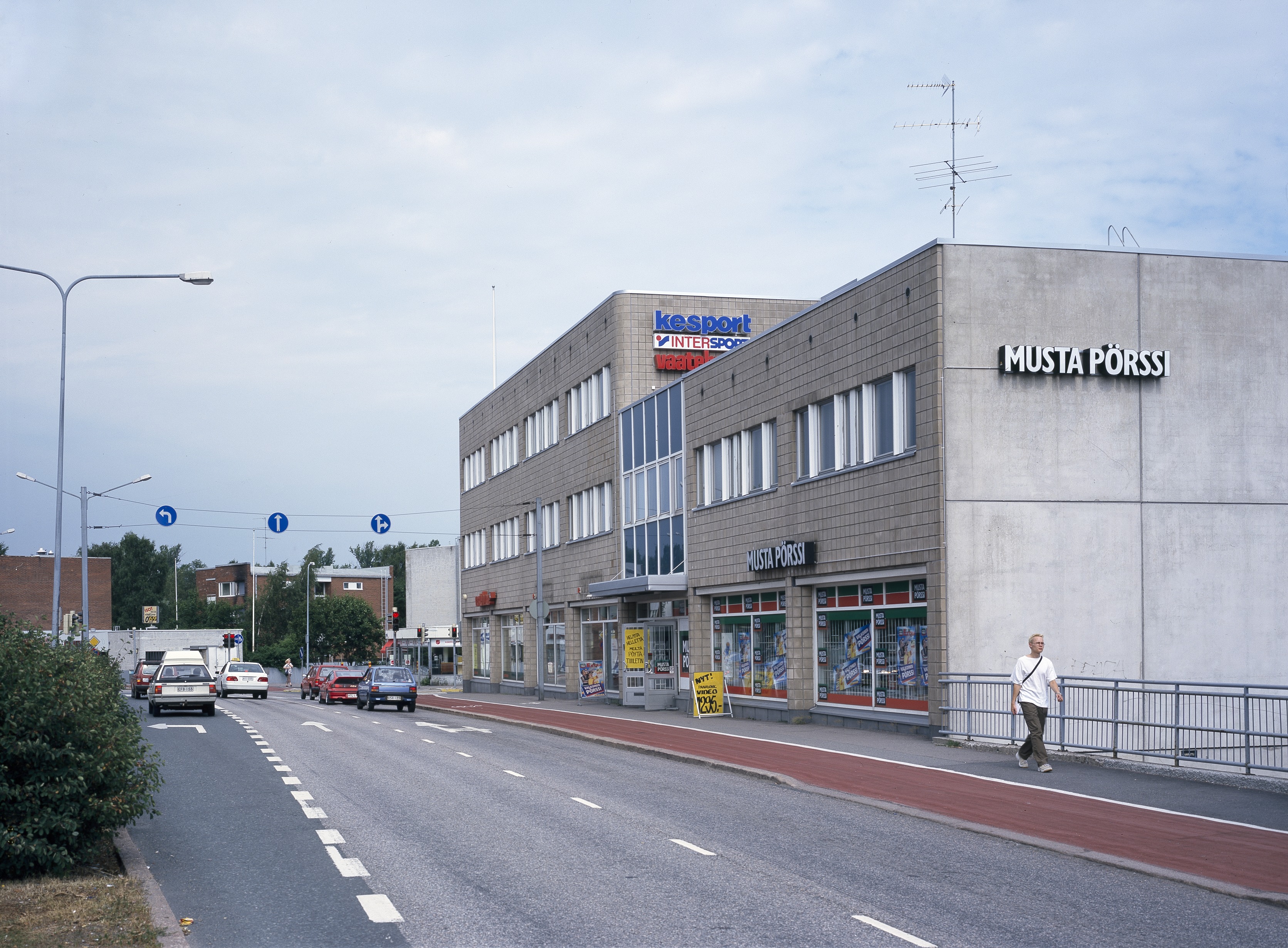 Malmi, Kirkonkyläntie 12 - Anianpellontie.