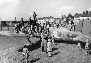 Brewster F2A-1 Brewster F2A-1 (BW-387) Brewster F2A-1 (BW-387) Brewster F2A-1 Brewster Park in Tampere in 1952.