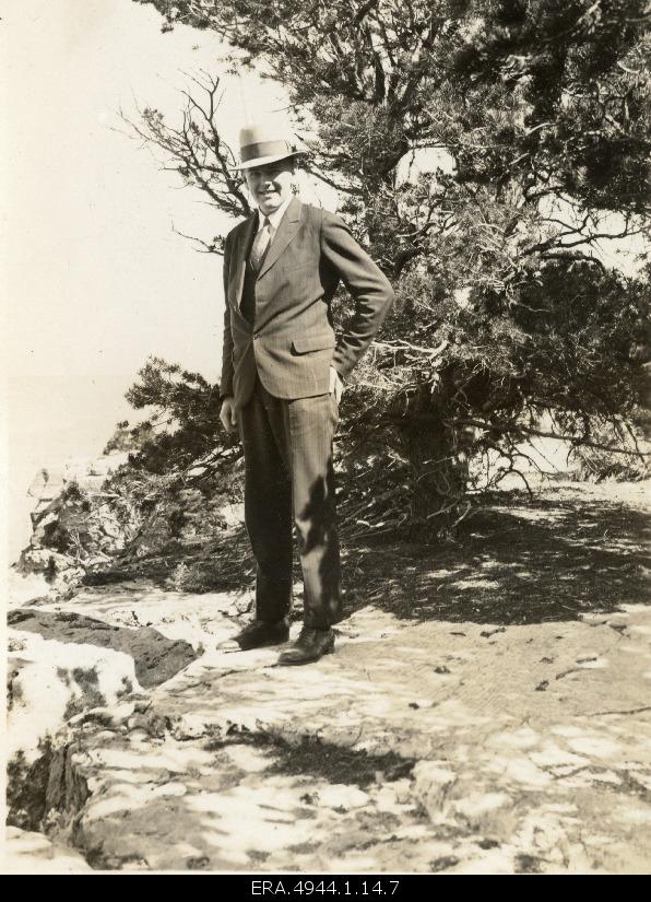 Photo from Ernst Jaaksonis on the edge of Grand Canyon in the United States.