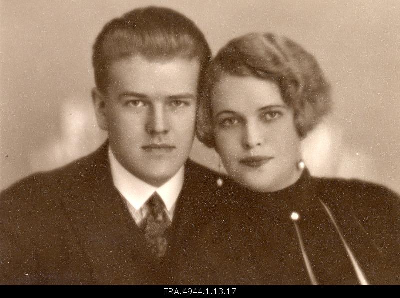A portrait from Ernst Jaakson and his sister.