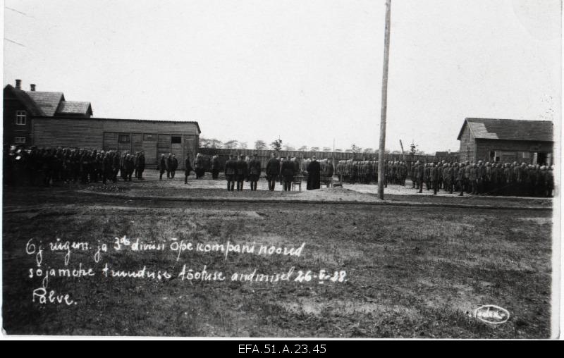 6. Youth soldiers of the Fußball Regiment and Division 3 in the study company in giving a vow.