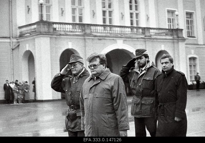 Edgar Savisaar, Chairman of the Government of the Republic of Estonia, organised at the solemn row of the Republic's Defence Forces on Lossiplats in the event of his departure.