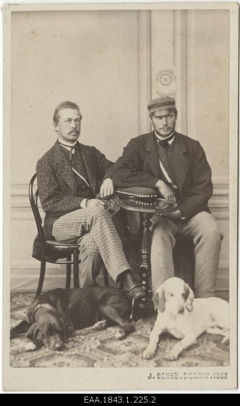 Corporate "Estonia" members Michael von Knorring and crown Alexander Buxhöwden with dogs, group photo