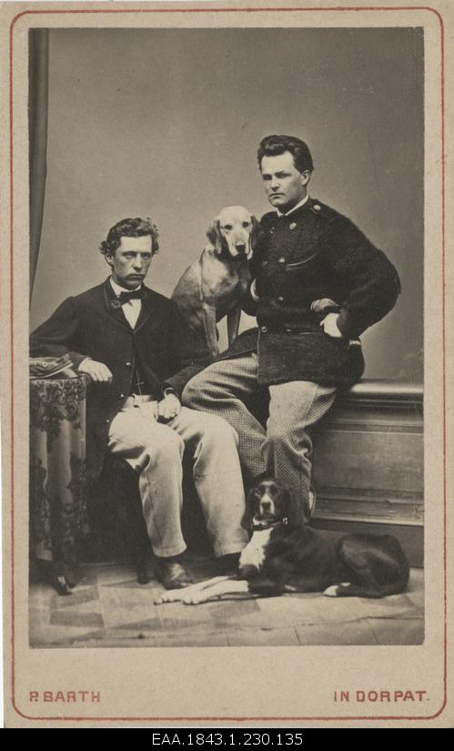 Corporate "Estonia" members Konrad Freifeldt (?) And Walter von Gruenewaldt with dogs, group photo