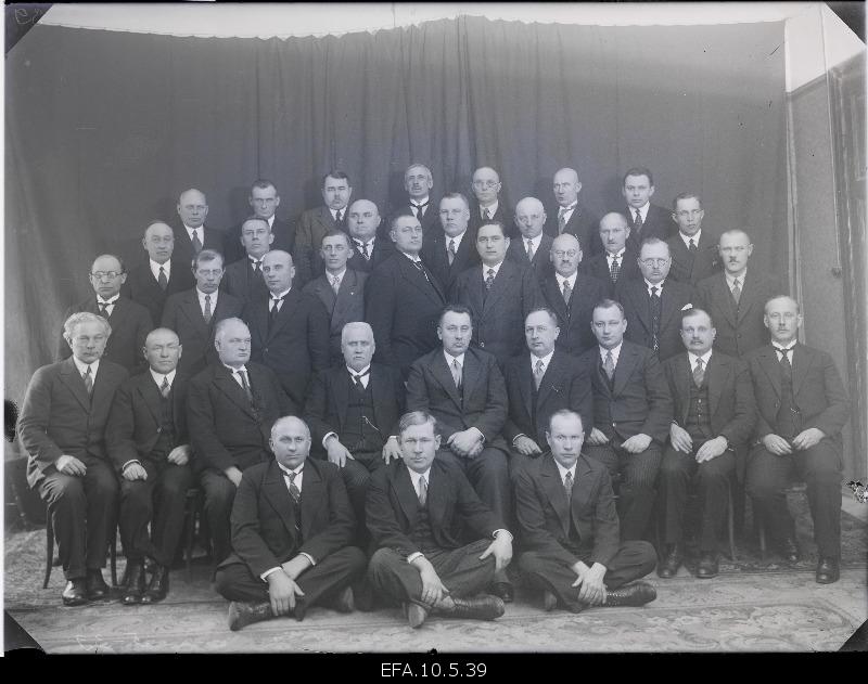 A group of members of the state political organization Isamaliit.