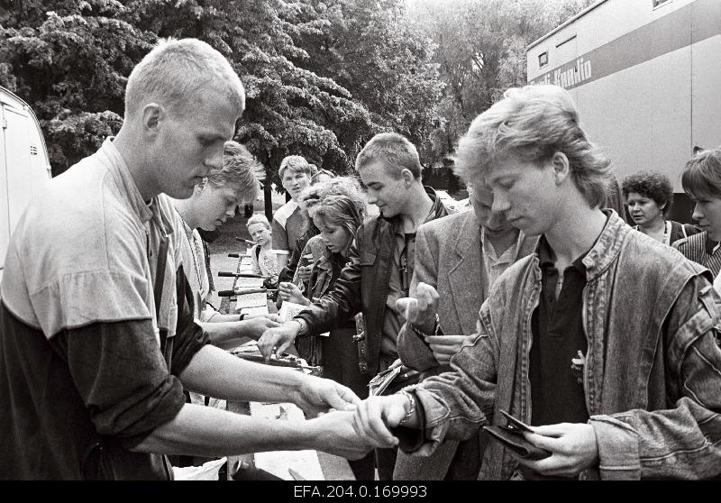 Rockfestival Rock Summer 1991 at Tallinn Song Square. Ticket sales. Instead of tickets, a beach belt is attached.