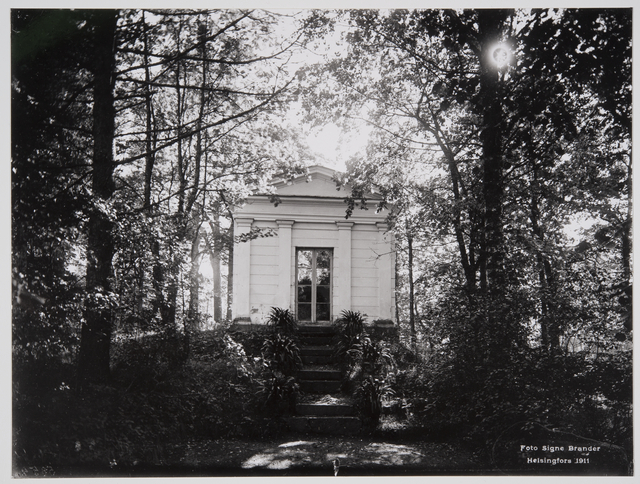 Herttoniemi Manor's funeral house designed by C.L. Angel