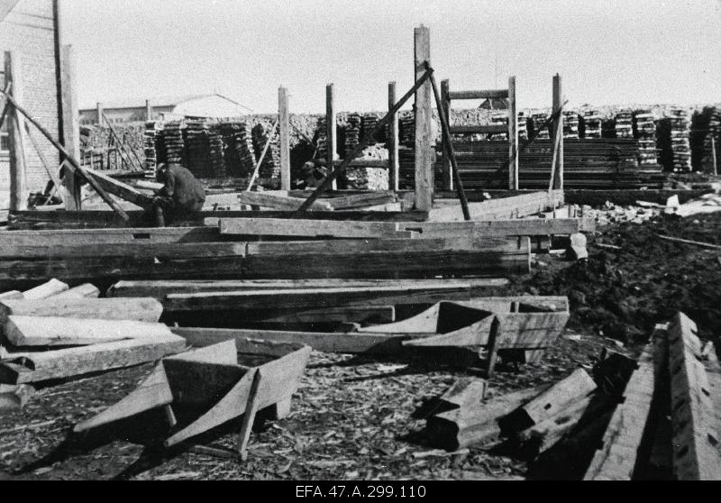 2. The Fußball Army [casters, exercises, sports competitions, etc. ].