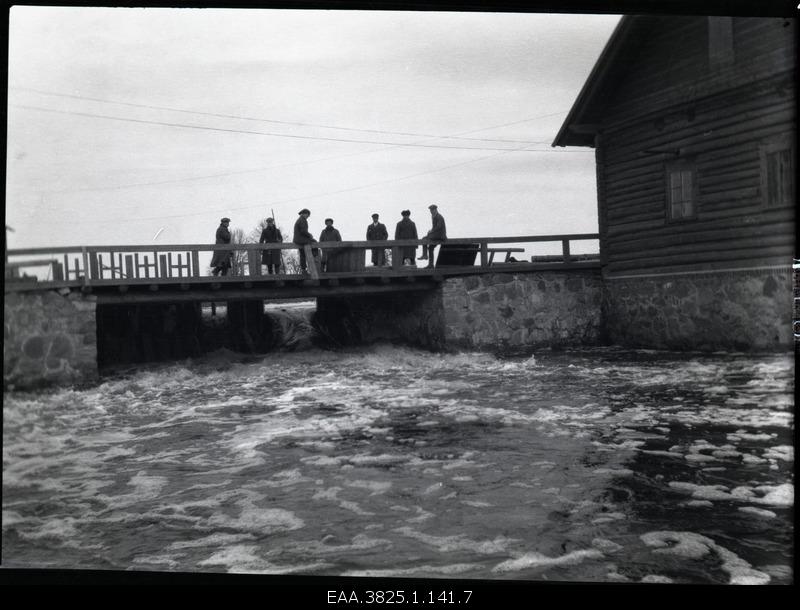 A group of people on the waterwater bridge