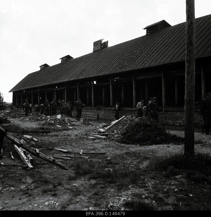 German prisoners of war work in the Mine of Kohtla Põlevkivikombinate on the platform for loading fire stone.