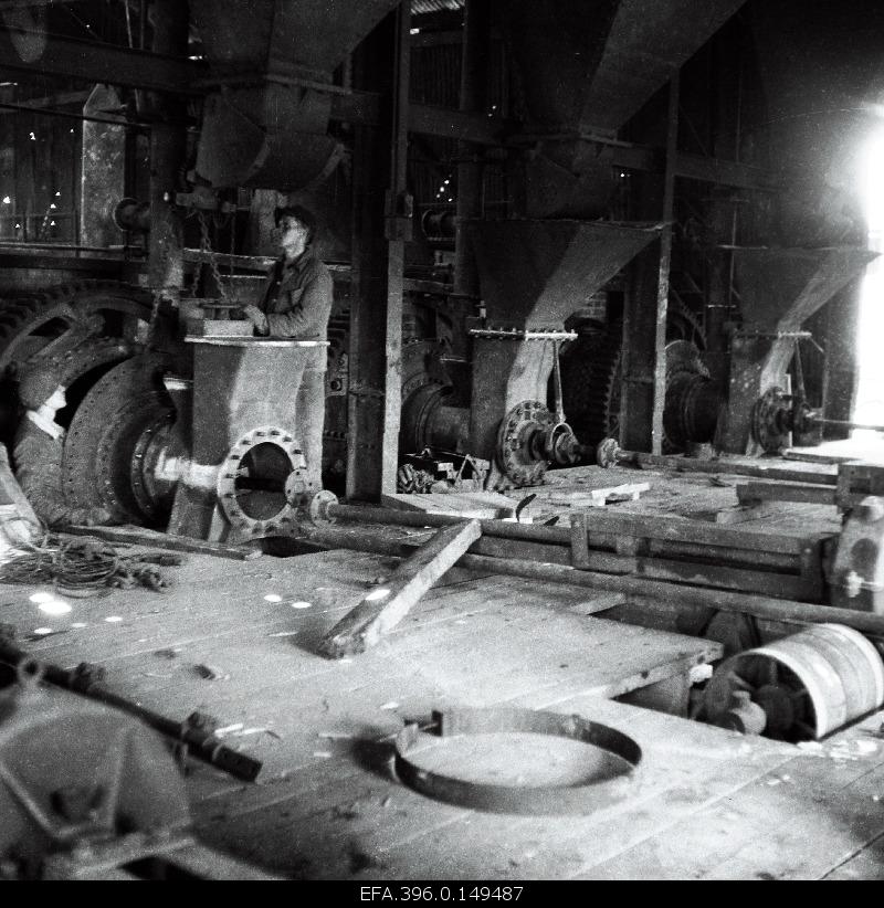 Restoration of the installation of Kohtla Põlevkivikombination, broken by the German occupation forces during World War II.