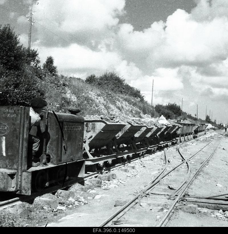 A train consisting of wagons of the mining of Kohtla Põlevkivikombinate with fire stone.
