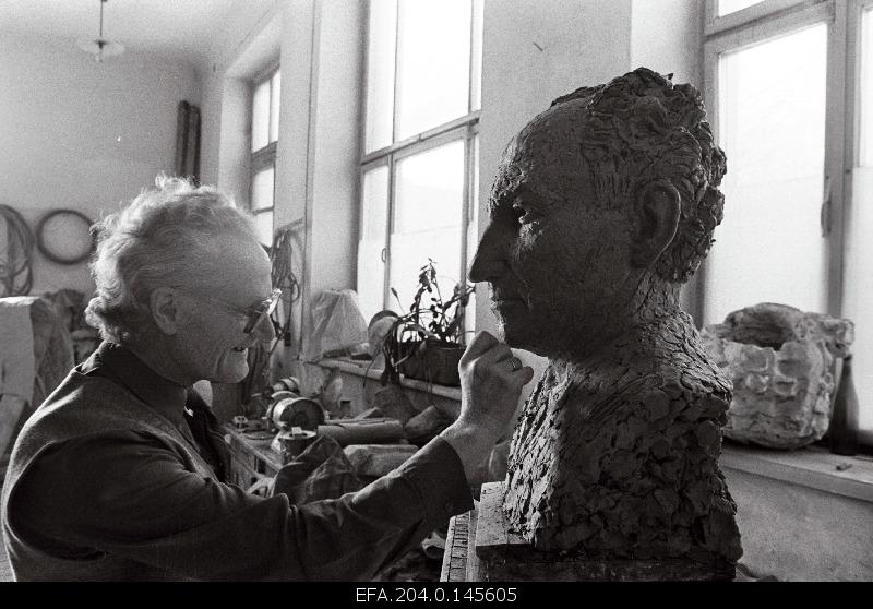 Sculptor Endel Taniloo finishes the sculpture portrait of the socialist work of hero Pavel Gorjunov.