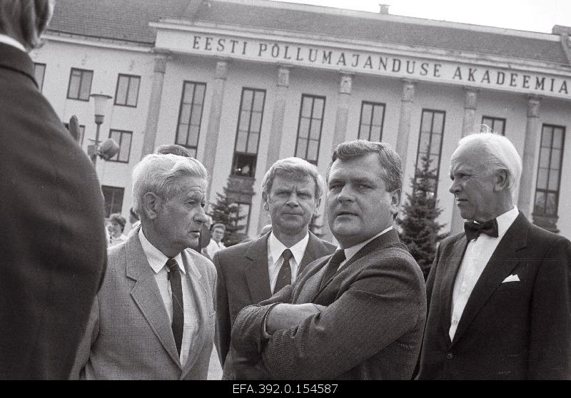 On the opening day of the academic year of the Estonian Academy of Agriculture, the head of the EPA will be conversed by Enn Martma, the chairman of the EPA trade union, and the rectors Kuno Jürgenson, Rein Liblik and Koit Alekand.