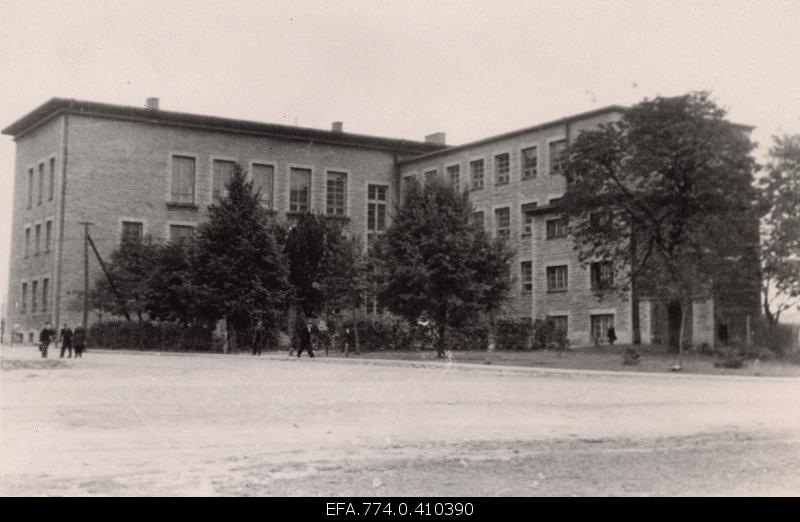 Tallinna 16. High school building on Majaka Street.