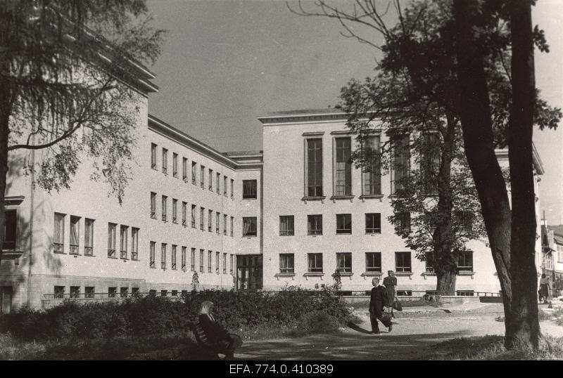 Tallinna 22. High school building on Spring Street.