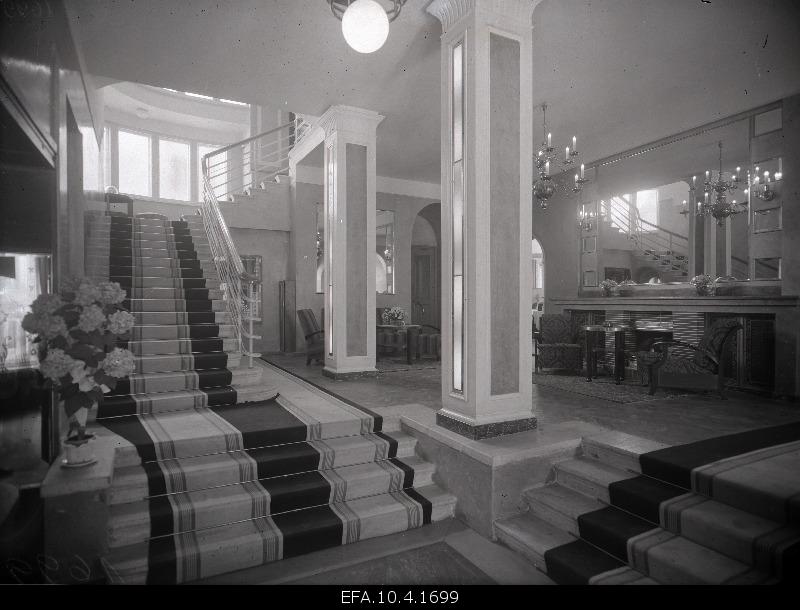 Hotel St. Petersburg vestibule.