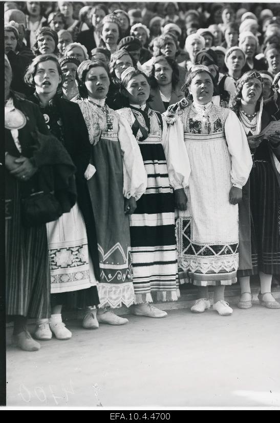 Presentation of female choirs at the 10th General Song Festival.