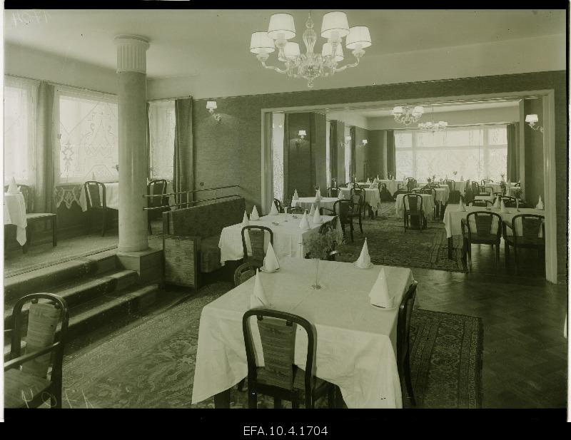 The dining room in the hotel in Petersburg.