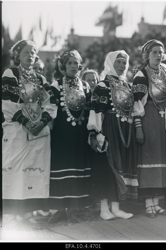 Presentation of female choirs at the 10th General Song Festival.