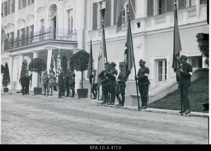 Representatives of the Defence League at Kadrioru Castle during the visit to Estonia by King Gustav V of Sweden.
